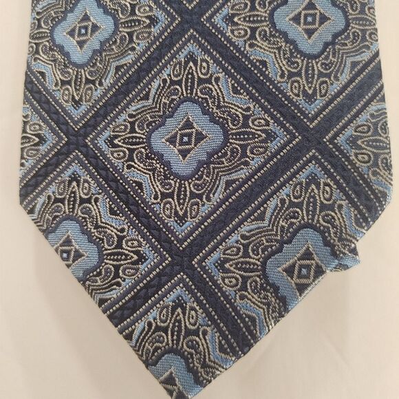 STACY ADAMS MEN'S TIE AND POCKET SQUARE SET. - Picture 3 of 5